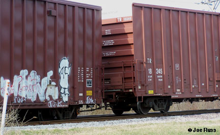 close-up of New Berlin derailment, April 11, 2005