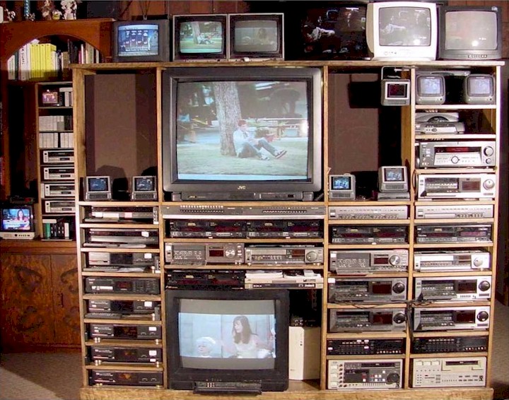 Video-Rack.jpg (150359 bytes)