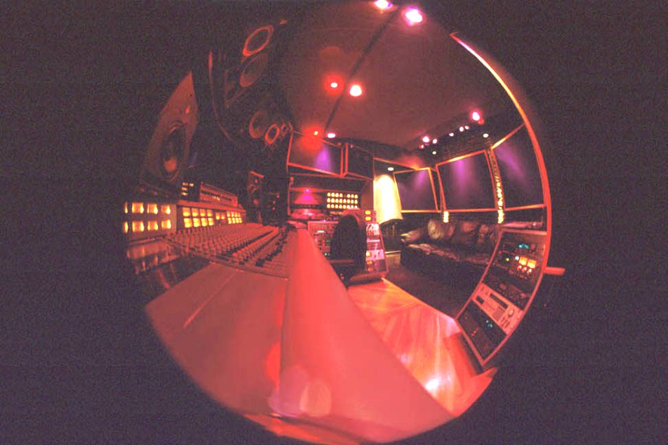 {control room}