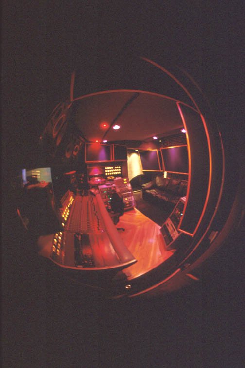 {control room}